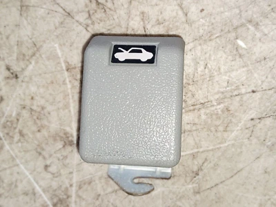 99-03 Mitsubishi Galant Mango de liberación de capó gris Palanca de apertura de capó Foto 1 de 4