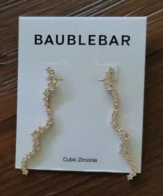  NUEVO CON ETIQUETAS ARETES BAUCHERÍA ONDA LINEAL CRISTAL CAÍDA TONO DORADO CIRCONITA CÚBICA $44.00 Foto 1 de 4