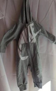 Nike zip up hoodie romper 68-74cm Size 9 Months 617846664091 - Picture 1 of 6