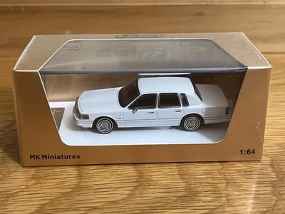 Lincoln Town Car MK Miniatures 1:64 1990-1994 sedán de lujo blanco nuevo en caja difícil de encontrar raro Foto 1 de 4