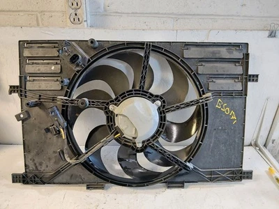 2017-2018 Jeep Renegade Radiator Motor Fan Assembly 2.4L AT w/AC from 09/24/16 - Image 1 of 4