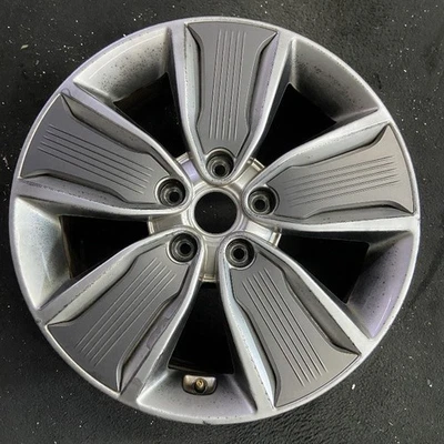 "Llanta de fábrica Hyundai Ioniq de 17"" 2017-2019 inserción plateada y gris 70917" Foto 1 de 4