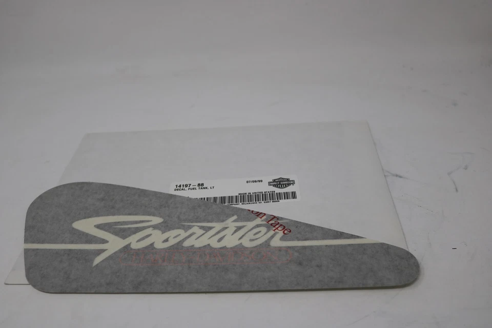 14197-88 НОВЫЙ OEM 1988-1989 HARLEY-DAVIDSON SPORTSTER XLH1200 ЛЕВЫЙ БЕНЗОБАК НАКЛЕЙКА - Изображение 1 из 1