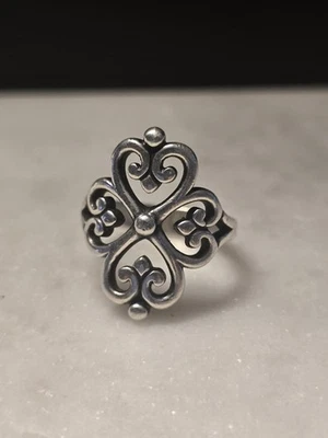 Anillo James Avery Corazones Adornados Plata de Ley • Talla 7. Foto 1 de 4