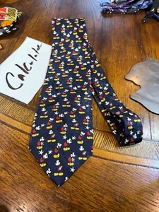 👔❤️ Corbata traje de dibujos animados de Mickey Mouse Disney Parks envío gratuito 👔❤️ - Imagen 1 de 4
