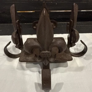 Ancien bougeoir/porte-cartes/sel-poivre-serviette Fleur De Lis fonte - Photo 1/14
