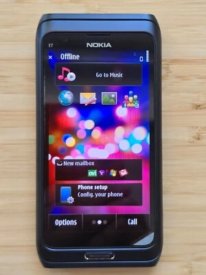 Nokia E7 - 16GB - Dark Grey (Ohne Simlock) Smartphone - Bild 1 von 4