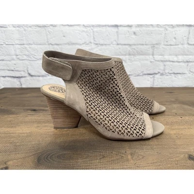 Botines Vince Camuto para mujer Dastana cuero tostado corte láser correa para el tobillo tacón 11 Foto 1 de 4