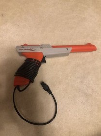 Nintendo Duck Hunt Zapper Light Gun NES Made in Japan 1985 Orange Shooter OEM