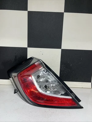 Luz trasera izquierda Honda Civic 2017 2018 2019 2020 2021 hatchback usada OEM A679 Foto 1 de 4