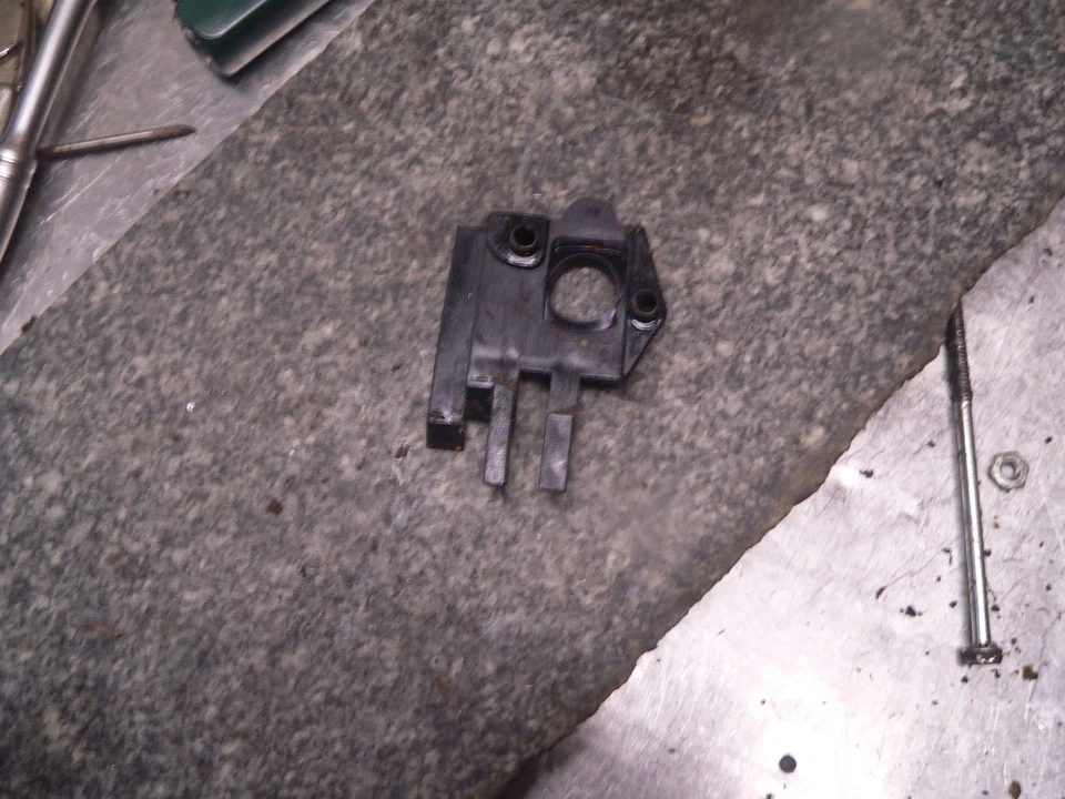 Placa de montaje de admisión de carburador de motosierra Partner Mini P Foto 1 de 1