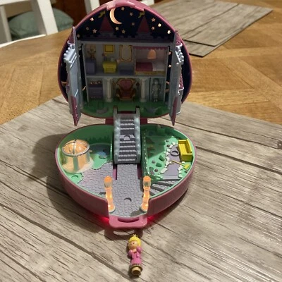 Polly pocket bluebird château cœur 1992 + 1 personnage Lumineux - Photo 1/4