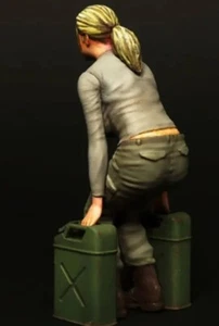 1/20 Resin Figure Model Kit Fantasy Sexy Girl Army Soldier Carry Cans Unpainted - Picture 1 of 3