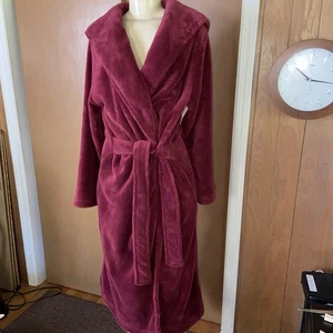 Bath and Body Works Hooded Robe Size S/M Burgundy/Red Plush Fleece Belted #E40 - Picture 1 of 8