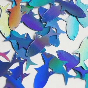 Lentejuela de pescado 1,5" azul claro arco iris reflectante metálico 2 orificios - Imagen 1 de 2
