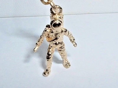 14K YELLOW GOLD 3D ASTRONAUT SPACE PENDANT CHARM  - Image 1 of 3