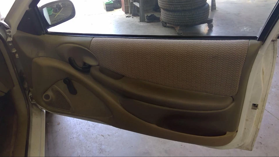 Used Front Right Door Interior Trim Panel fits: 2000 Pontiac Sunfire  Grade A Foto 1 de 4