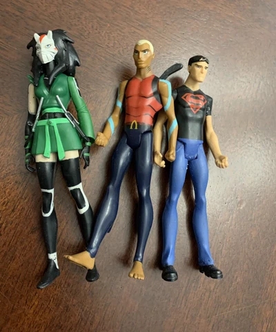 3 DC Universe YOUNG JUSTICE Aqualad Superboy Cheshire 4" Action Figures Comics Cover