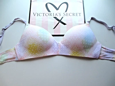 Sujetador Push-Up Inalámbrico VICTORIA'S SECRET PINK 36C Estampado Bandana VS NUEVO CON ETIQUETAS Foto 1 de 4