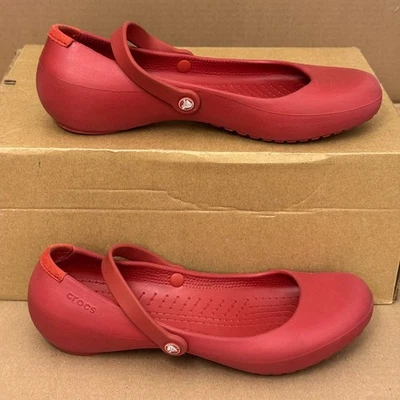 Zapatos cómodos Crocs para mujer rojos Mary Jane Flats W9 sin cordones - Usados Foto 1 de 4