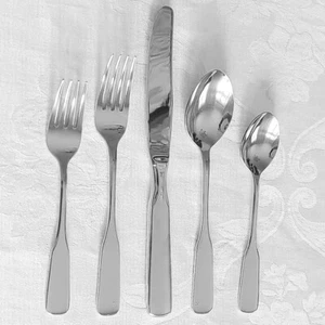 TOWLE/SUPREME NEW LONDON 5 Piece Place Setting 18/8 NEW NEVER USED made in Japan - Picture 1 of 7