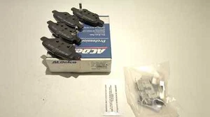 New OEM Genuine GM Rear Brake Pads Set 2004-2012 Cobalt HHR Malibu G5 19201450 - Picture 1 of 5