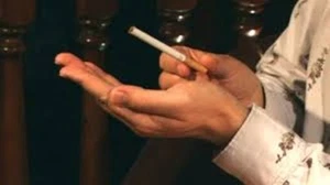 Desatornillador de cigarrillos encendido - ¡Haz que un cigarrillo encendido desaparezca en tu puño! - Imagen 1 de 3