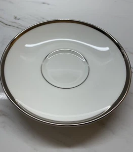 Lot Of 6 Wedgewood Carlyn Tea Saucers White England Platinum - Picture 1 of 9