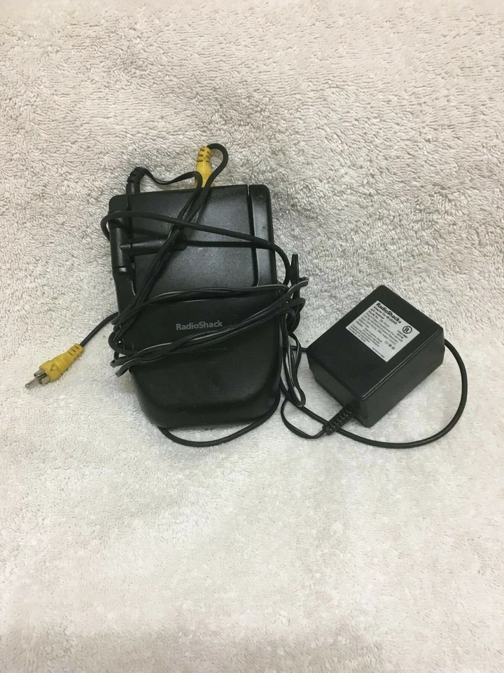 RadioShack 2.4GHz Wireless Audio/Video Sender & Receiver. Cat. No.15-1971 - Image 1 of 1