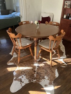 Tell City Chair Co. Maple Colonial Round Extendable Dining Table & (4) Chairs - Image 1 of 4