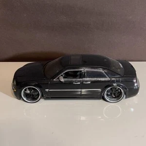 JADA 1 18 CHRYSLER 300C Dub City - Picture 1 of 5