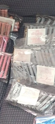 30 docenas de varillas permanentes de onda fría. 3 docenas de rodillos de cono y 1 regular Foto 1 de 4