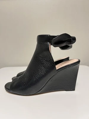 KATE SPADE BLACK LEATHER PEEP TOE ANKLE STRAP WITH BOW WEDGE DRESS SHOES US 7 M - Image 1 of 4