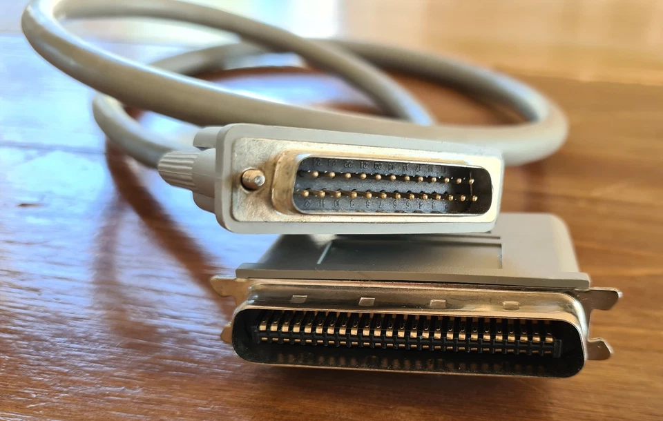 Cable vintage SCSI DB 25 mâle - Centronics 50 broches  (Apple Atari Amiga PC) - Immagine 1 di 1