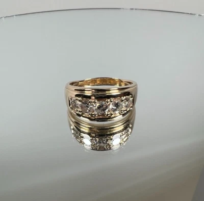 Alianza de boda de aniversario de 5 piedras de diamantes de corte redondo de oro amarillo de 14 K de 1,00 quilates  Foto 1 de 4