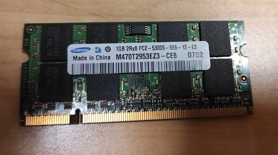 Samsung 1 GB DDR2 SDRAM PC2-5300 (DDR2-667) M470T2953EZ3-CE6 SO DIMM 200-pol. - Immagine 1 di 1
