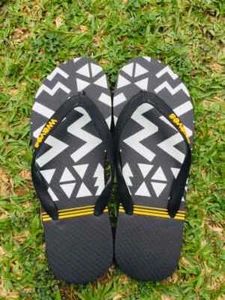 Waves Natural Rubber Flip Flops Men Regular Fit Sandals Slippers Black & Yellow - Picture 1 of 10