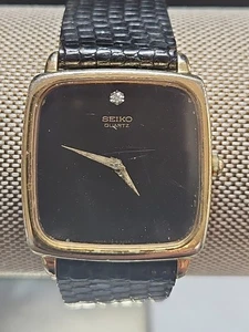 Seiko Uhr schwarz und gold funktioniert neue Batterie gebraucht oder für Ersatzteile  - Bild 1 von 16