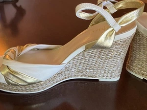 Sandalia alta Cole Haan Cascadia cuña 7 platino/marfil nueva en caja $329 - Imagen 1 de 10