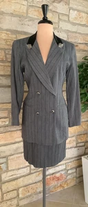 Vintage Nina K David Cline grau schwarz Nadelstreifen Rock Jacke Anzug Reversnadeln S 6 - Bild 1 von 24