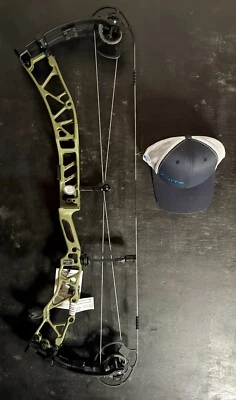 Elite Archery Exalt 35 Compound Bow Right Hand 70 Pound Green New - Image 1 of 3