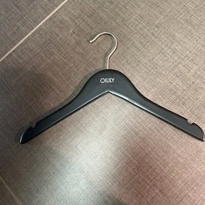 33 appendiabiti per abbigliamento di alta qualità in legno nero oleoso bambini - Foto 1 di 6