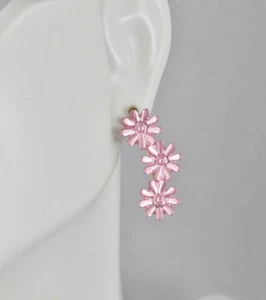 Pink daisy flower earrings small dangle 1" long lightweight dainty small pretty - Picture 1 of 9