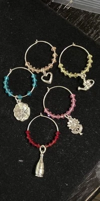 Juego de 5 dijes de copa de vino artesanales de cristal de Swarovski Foto 1 de 4