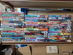 Black Horse Westerns: Job lot box of 37 Western Fiction Books - Picture 1 of 4