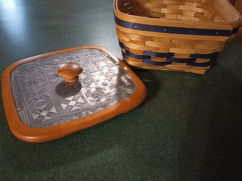 Bradford Basket Company Basket & Tin Embossed Lid With Handle 2002 Cover