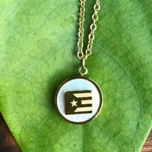 18K Gold Plated Stainless Steel Puerto Rico Flag Necklace & Pendant, White Nacre - Picture 1 of 9