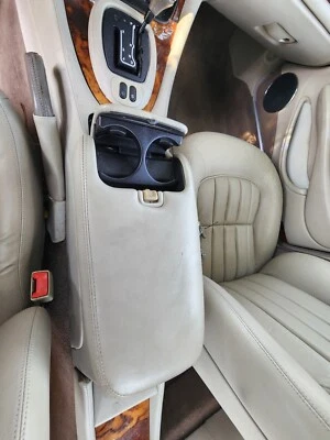 1998 1999 年 2000 01 02 2003 年 JAGUAR XJ8 VANDEN PLAS CONSOLE ARMREST 杯架 AGD — 第 1/4 张图片