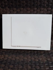 Apple MacBook Air 15" Apple M4 chip 16GB RAM 256GB SSD Starlight MW1J3LL/A 2025 - Picture 1 of 6