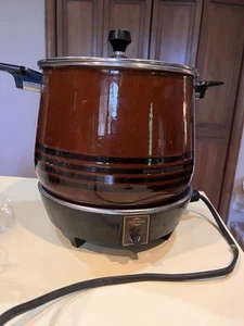VTG West Bend Lazy Day Slo-Cooker 6 Qt Electric Crock Pot Enamel Brown 5225 - Picture 1 of 9